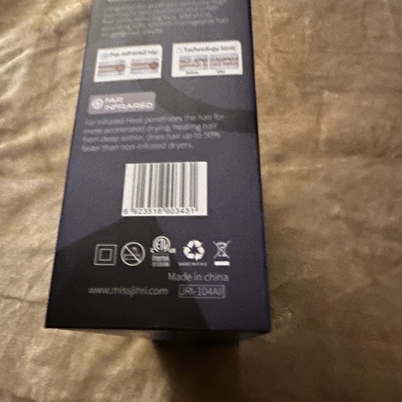 1875 watt blow dryer, Made by JINRI and dries your hair twice as fast! - Picture 5 of 5